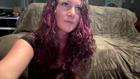Snapshot of trevsmommy626 chatting on 05.17.26 trevsmommy626 online show from 05.17.26