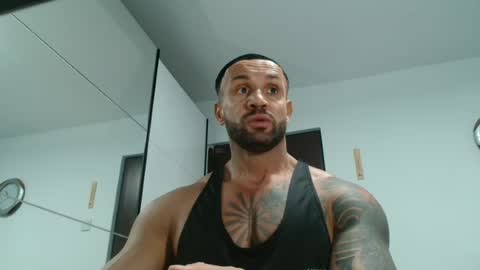 Snapshot of tridentmuscles chatting on 05.06.26 tridentmuscles online show from 05.06.26
