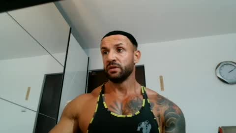 Snapshot of tridentmuscles chatting on 06.10.26 tridentmuscles online show from 06.10.26