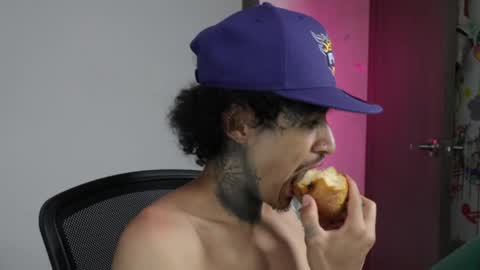 - trieone online show from 04.10.26