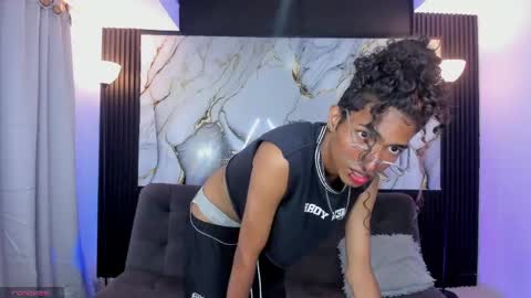 Snapshot of triiangel_latinboy chatting on 04.30.26 Johan online show from 04.30.26