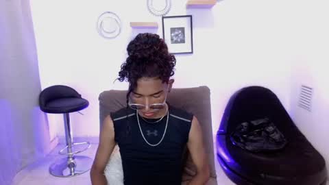 Snapshot of triiangel_latinboy chatting on 05.16.26 Johan online show from 05.16.26