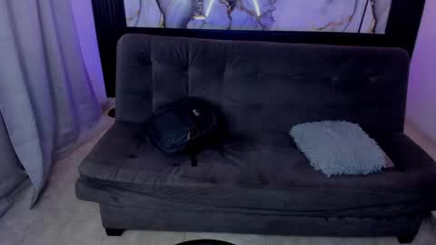 Snapshot of triiangel_latinboy chatting on 05.27.26 Johan online show from 05.27.26