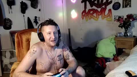 Snapshot of trillnonymau5 chatting on 12.08.24 trillnonymau5 online show from 12.08.24