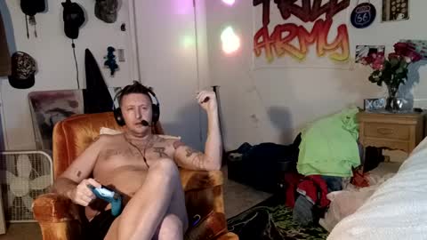 Snapshot of trillnonymau5 chatting on 12.08.24 trillnonymau5 online show from 12.08.24