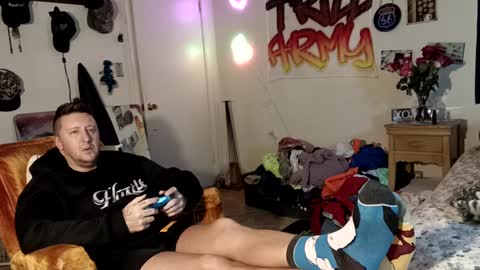 Snapshot of trillnonymau5 chatting on 12.08.24 trillnonymau5 online show from 12.08.24