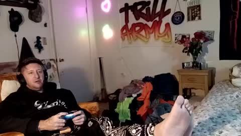 Snapshot of trillnonymau5 chatting on 12.08.24 trillnonymau5 online show from 12.08.24