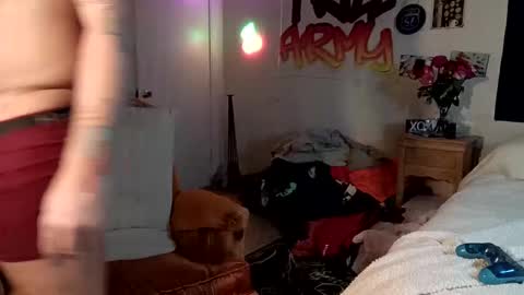 Snapshot of trillnonymau5 chatting on 12.10.24 trillnonymau5 online show from 12.10.24