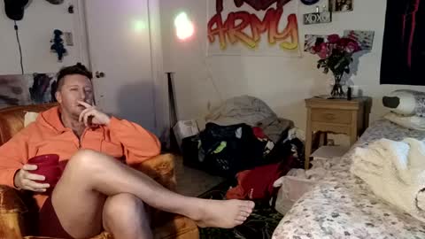 Snapshot of trillnonymau5 chatting on 12.10.24 trillnonymau5 online show from 12.10.24