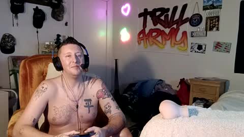 Snapshot of trillnonymau5 chatting on 12.16.24 trillnonymau5 online show from 12.16.24