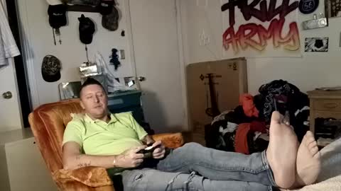 Snapshot of trillnonymau5 chatting on 12.18.24 trillnonymau5 online show from 12.18.24