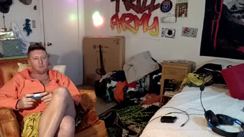 Snapshot of trillnonymau5 chatting on 12.20.24 trillnonymau5 online show from 12.20.24