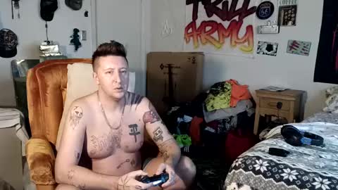 Snapshot of trillnonymau5 chatting on 12.23.24 trillnonymau5 online show from 12.23.24