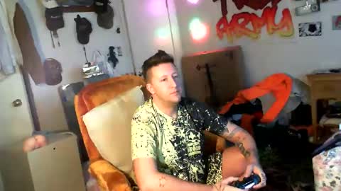 Snapshot of trillnonymau5 chatting on 12.24.24 trillnonymau5 online show from 12.24.24