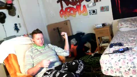 Snapshot of trillnonymau5 chatting on 12.25.24 trillnonymau5 online show from 12.25.24