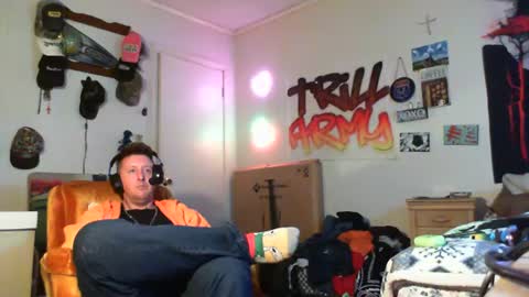 Snapshot of trillnonymau5 chatting on 01.08.25 trillnonymau5 online show from 01.08.25