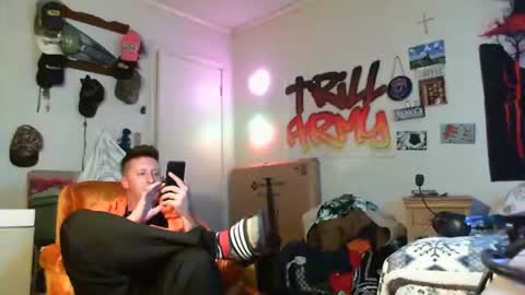 Snapshot of trillnonymau5 chatting on 01.09.25 trillnonymau5 online show from 01.09.25