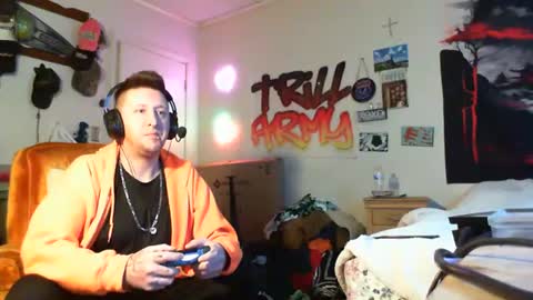 Snapshot of trillnonymau5 chatting on 01.09.25 trillnonymau5 online show from 01.09.25