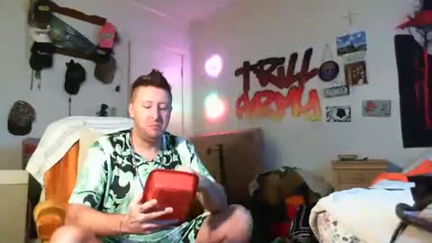 Snapshot of trillnonymau5 chatting on 01.09.25 trillnonymau5 online show from 01.09.25