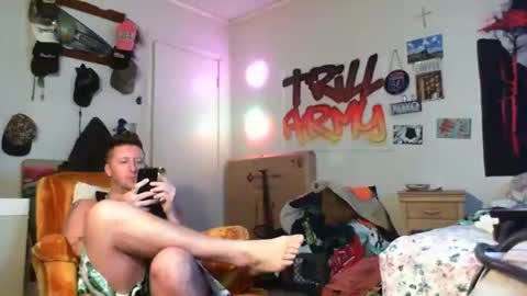 Snapshot of trillnonymau5 chatting on 01.11.25 trillnonymau5 online show from 01.11.25