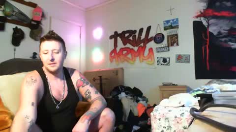 Snapshot of trillnonymau5 chatting on 01.13.25 trillnonymau5 online show from 01.13.25