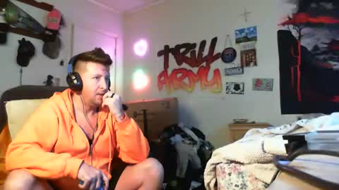 Snapshot of trillnonymau5 chatting on 01.13.25 trillnonymau5 online show from 01.13.25