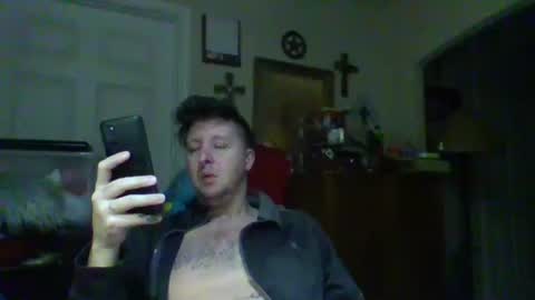 Snapshot of trillnonymau5 chatting on 01.20.25 trillnonymau5 online show from 01.20.25