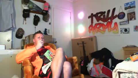 Snapshot of trillnonymau5 chatting on 01.21.25 trillnonymau5 online show from 01.21.25