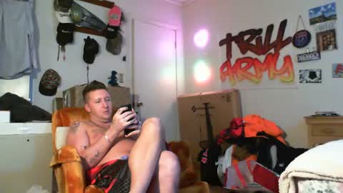 Snapshot of trillnonymau5 chatting on 01.21.25 trillnonymau5 online show from 01.21.25