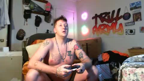 Snapshot of trillnonymau5 chatting on 01.22.25 trillnonymau5 online show from 01.22.25