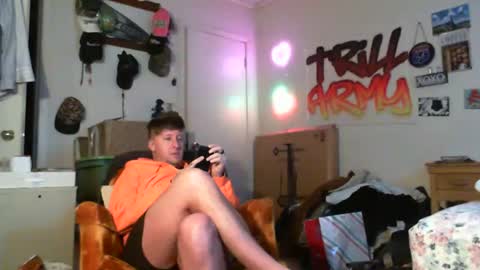 Snapshot of trillnonymau5 chatting on 01.22.25 trillnonymau5 online show from 01.22.25