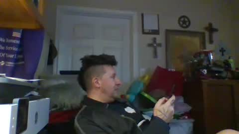 Snapshot of trillnonymau5 chatting on 01.25.25 trillnonymau5 online show from 01.25.25