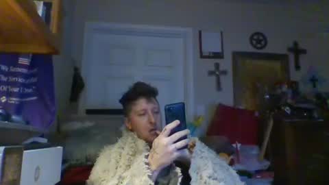 Snapshot of trillnonymau5 chatting on 01.27.25 trillnonymau5 online show from 01.27.25