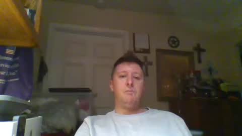 Snapshot of trillnonymau5 chatting on 02.06.25 trillnonymau5 online show from 02.06.25