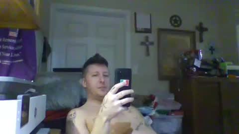 Snapshot of trillnonymau5 chatting on 02.07.25 trillnonymau5 online show from 02.07.25