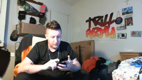 Snapshot of trillnonymau5 chatting on 02.12.25 trillnonymau5 online show from 02.12.25