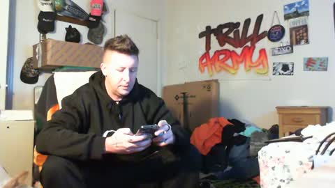 Snapshot of trillnonymau5 chatting on 02.12.25 trillnonymau5 online show from 02.12.25