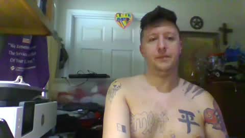 Snapshot of trillnonymau5 chatting on 02.13.25 trillnonymau5 online show from 02.13.25