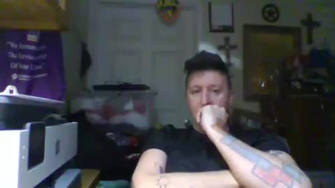 Snapshot of trillnonymau5 chatting on 02.14.25 trillnonymau5 online show from 02.14.25