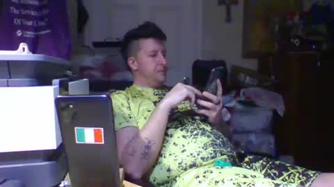 Snapshot of trillnonymau5 chatting on 02.15.25 trillnonymau5 online show from 02.15.25