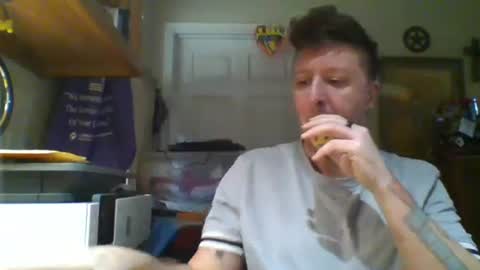 Snapshot of trillnonymau5 chatting on 02.23.25 trillnonymau5 online show from 02.23.25