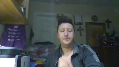 Snapshot of trillnonymau5 chatting on 02.24.25 trillnonymau5 online show from 02.24.25