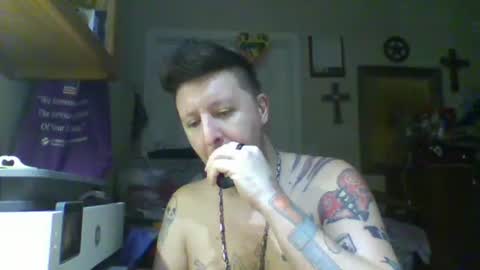 Snapshot of trillnonymau5 chatting on 02.25.25 trillnonymau5 online show from 02.25.25