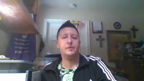 Snapshot of trillnonymau5 chatting on 02.26.25 trillnonymau5 online show from 02.26.25