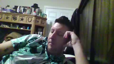 Snapshot of trillnonymau5 chatting on 02.27.25 trillnonymau5 online show from 02.27.25