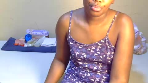 Snapshot of trina_z chatting on 06.18.26 trina_z online show from 06.18.26
