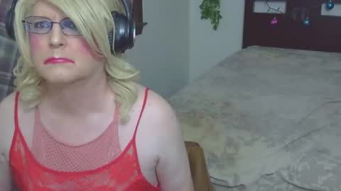 Trina Tushy Deluxe online show from 09.28.25