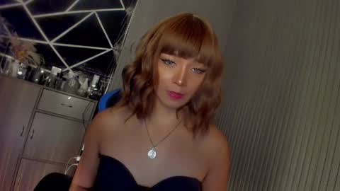 Ms Ella online show from 02.11.25