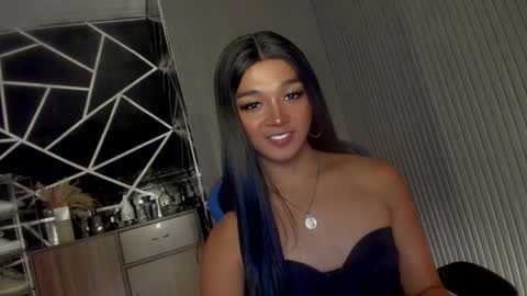 Ms Ella online show from 03.12.25