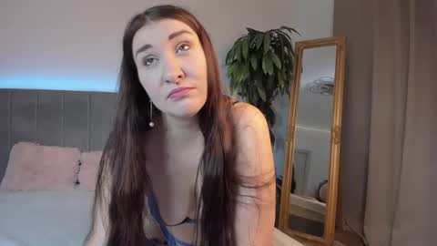 Mia online show from 10.07.25